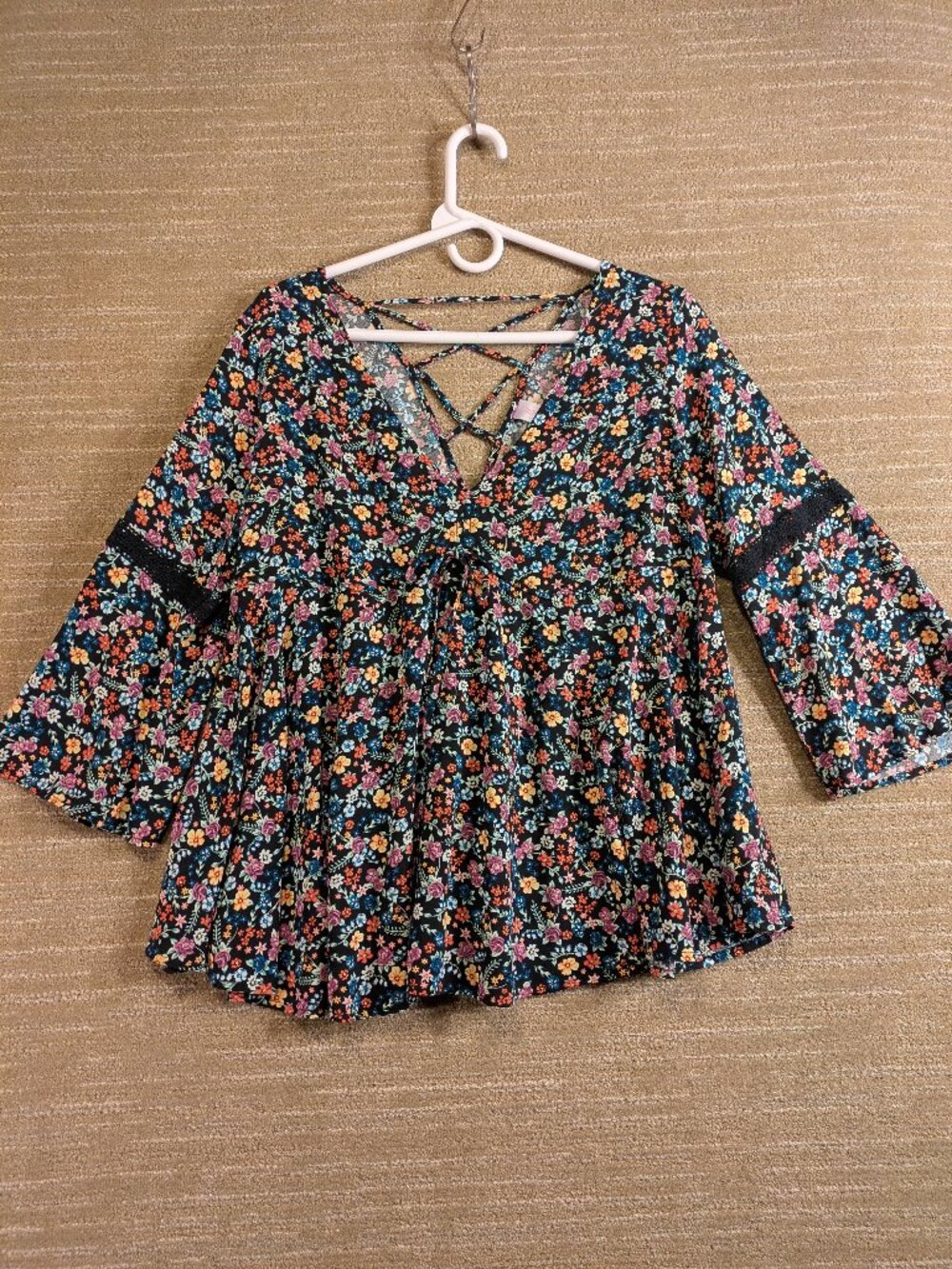 NOBO Babydoll blouse Juniors 2X Floral Bell sleeve V neck